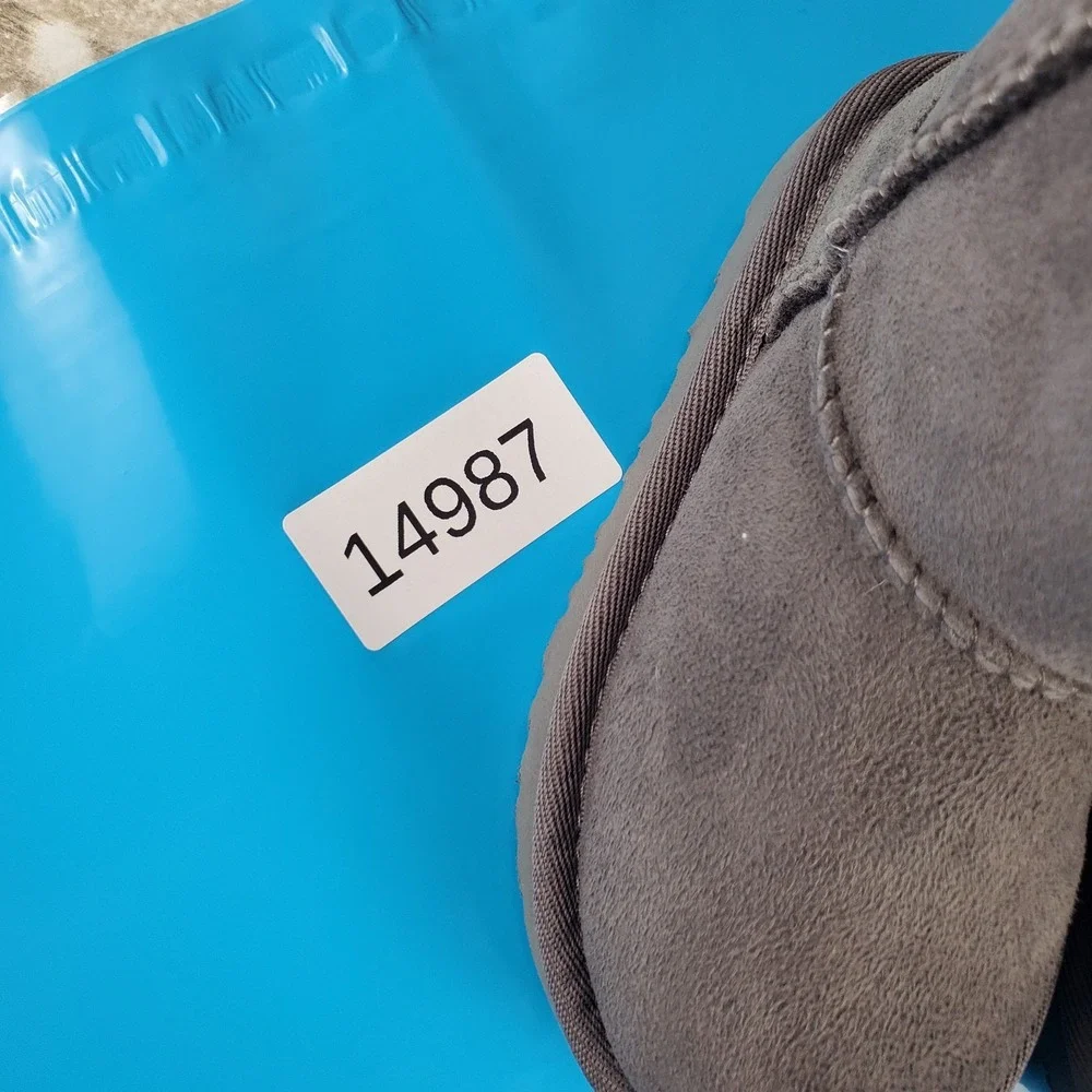 Ugg Classic II Kids Boots Sz 7 Comfort Gray Sheepskin Lined Round Toe Pull On